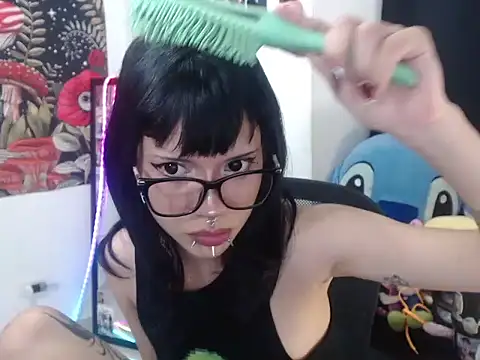 Snapshot of hachi_kitty chatting on 07/05/26, 11:56 hachi kitty online show from 07/05/26, 11:56