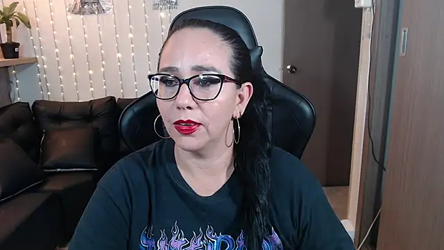 Snapshot of ashleylove_prg chatting on 12/23/24, 04:22 ashleylove prg online show from 12/23/24, 04:22