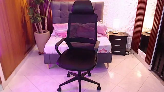 Snapshot of ashleylove_prg chatting on 01/28/25, 07:43 ashleylove prg online show from 01/28/25, 07:43