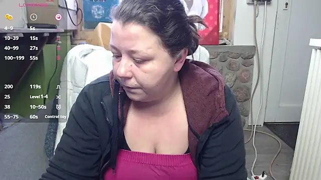 Snapshot of KasiaPrivat chatting on 01/10/25, 12:04 KasiaPrivat online show from 01/10/25, 12:04