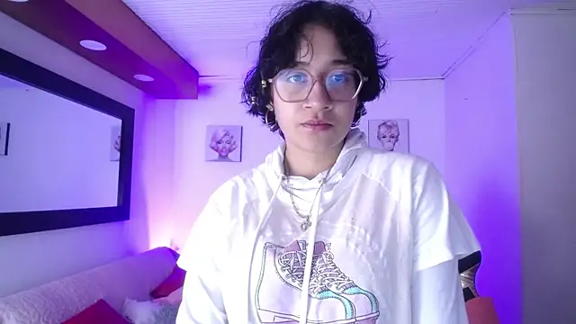 Lili Gomez  online show from 11/12/25, 01:00