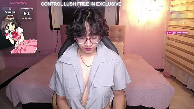 Lili Gomez  online show from 11/24/25, 02:06