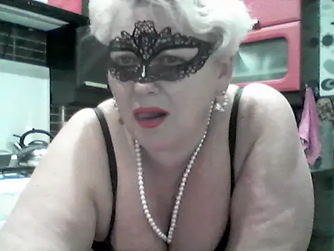 Snapshot of Lisa_Suzie chatting on 04/14/26, 06:36 Lisa Suzie online show from 04/14/26, 06:36