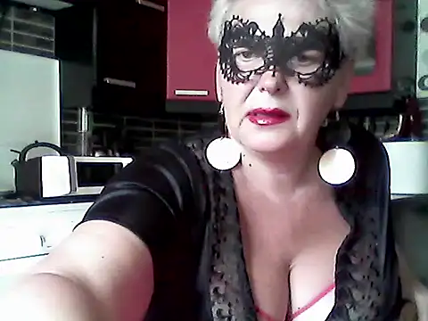 Snapshot of Lisa_Suzie chatting on 06/27/26, 12:22 Lisa Suzie online show from 06/27/26, 12:22