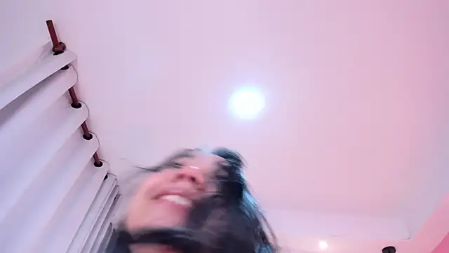 Snapshot of sophiawhite__ chatting on 02/26/25, 07:27 sophiawhite   online show from 02/26/25, 07:27