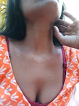 Snapshot of Kajal__Mehra chatting on 03/08/25, 10:11 Kajal  Mehra online show from 03/08/25, 10:11