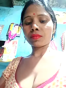 Snapshot of Kajal__Mehra chatting on 03/11/25, 04:43 Kajal  Mehra online show from 03/11/25, 04:43