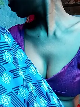 Snapshot of Kajal__Mehra chatting on 09/15/25, 04:56 Kajal  Mehra online show from 09/15/25, 04:56