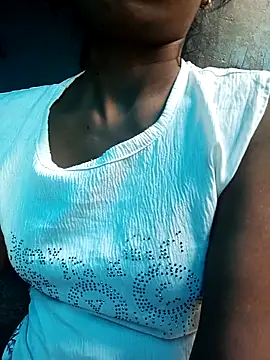 Snapshot of Kajal__Mehra chatting on 10/14/25, 04:35 Kajal  Mehra online show from 10/14/25, 04:35