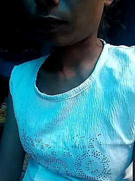 Snapshot of Kajal__Mehra chatting on 10/18/25, 02:14 Kajal  Mehra online show from 10/18/25, 02:14