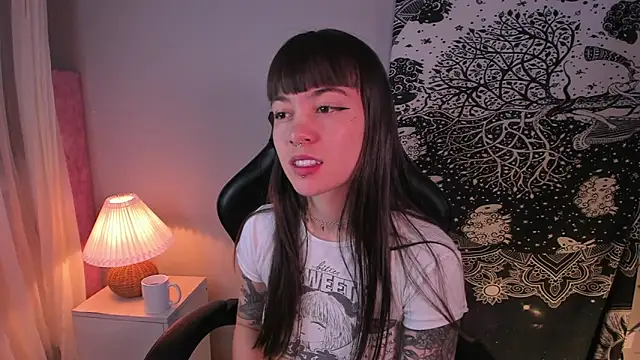 Lia Sweett  online show from 01/14/25, 01:38