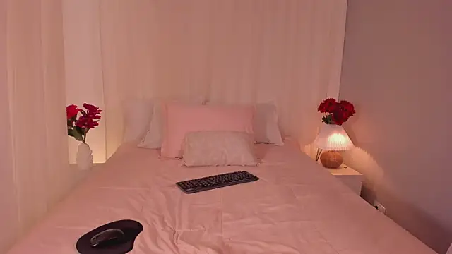 Lia Sweett  online show from 02/21/25, 07:10