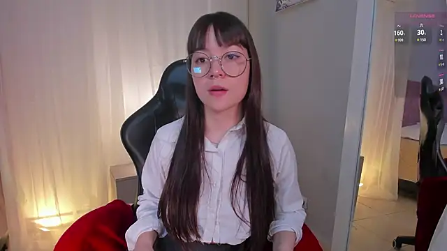 Lia Sweett  online show from 11/28/25, 03:36