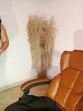 Aiunii1 online show from 11/12/25, 01:44