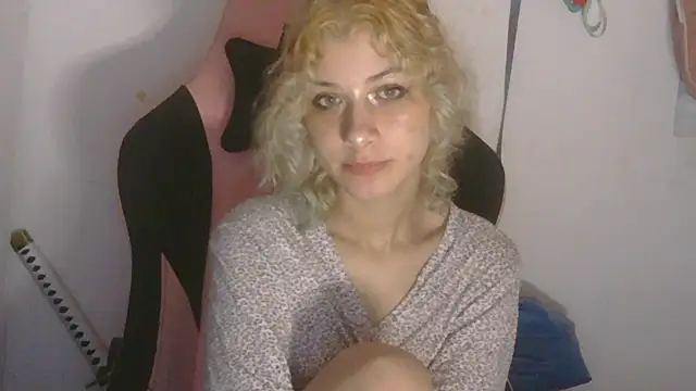 Snapshot of LadyhNigth chatting on 04/17/26, 12:57 LadyhNigth online show from 04/17/26, 12:57