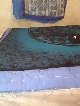 manuamador online show from 12/17/25, 05:35