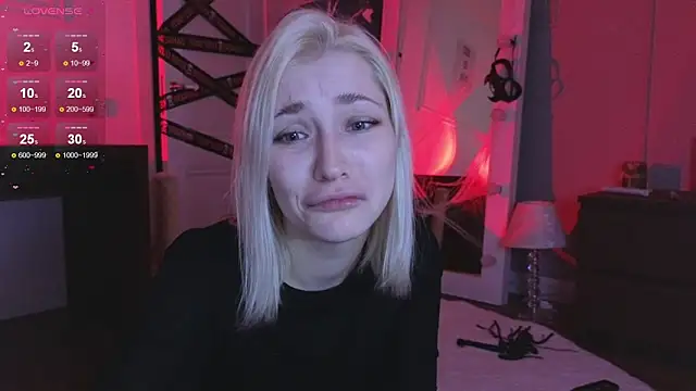 Snapshot of alexa_novak chatting on 10/22/25, 03:07 alexa novak online show from 10/22/25, 03:07