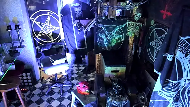 Snapshot of BULGEDEMON chatting on 10/31/25, 08:26 BULGEDEMON online show from 10/31/25, 08:26