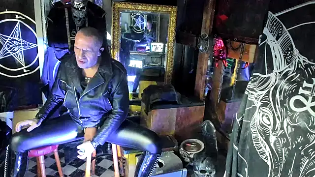 Snapshot of BULGEDEMON chatting on 11/29/25, 02:20 BULGEDEMON online show from 11/29/25, 02:20