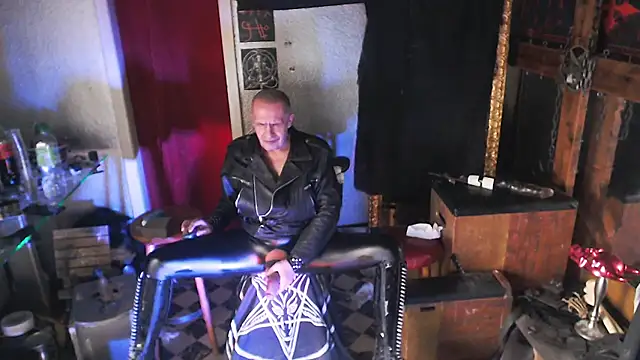 Snapshot of BULGEDEMON chatting on 02/11/26, 10:42 BULGEDEMON online show from 02/11/26, 10:42