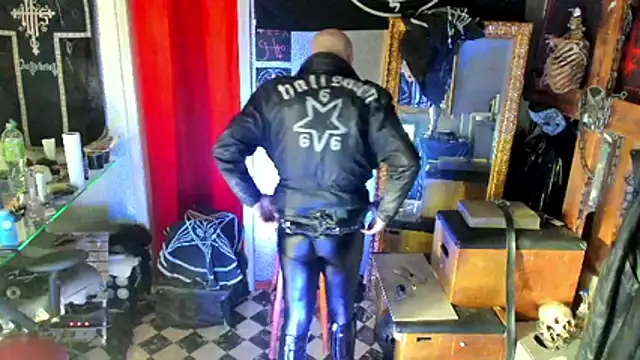 Snapshot of BULGEDEMON chatting on 03/22/26, 03:48 BULGEDEMON online show from 03/22/26, 03:48