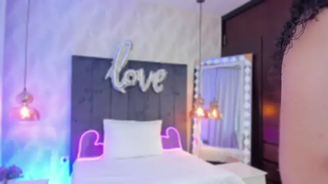 Snapshot of SHARONN____ chatting on 02/17/25, 03:25 SHARONN online show from 02/17/25, 03:25