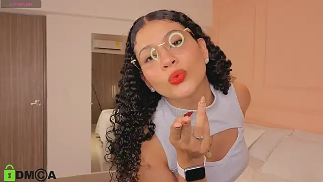 Snapshot of SHARONN____ chatting on 09/10/25, 04:12 SHARONN online show from 09/10/25, 04:12