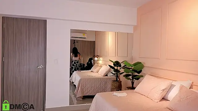 Snapshot of SHARONN____ chatting on 09/15/25, 04:12 SHARONN online show from 09/15/25, 04:12