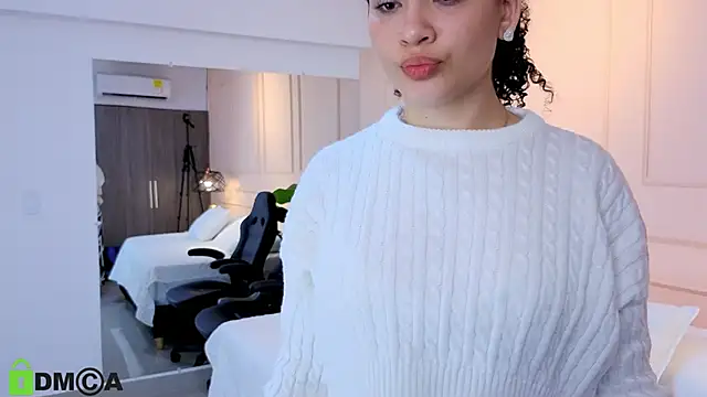 Snapshot of SHARONN____ chatting on 09/29/25, 04:06 SHARONN online show from 09/29/25, 04:06