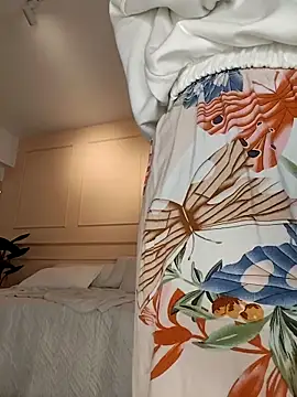 Snapshot of SHARONN____ chatting on 10/11/25, 04:12 SHARONN online show from 10/11/25, 04:12