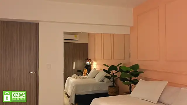 Snapshot of SHARONN____ chatting on 10/29/25, 03:20 SHARONN online show from 10/29/25, 03:20