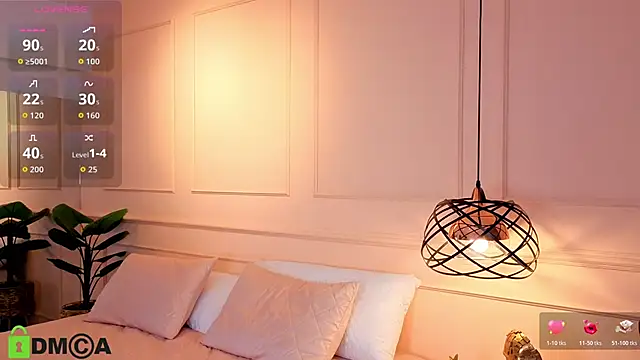 Snapshot of SHARONN____ chatting on 11/12/25, 03:40 SHARONN online show from 11/12/25, 03:40