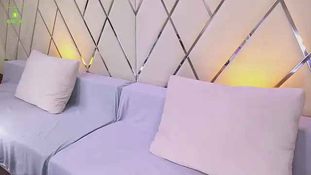 Ishtar Divine online show from 01/15/25, 04:47