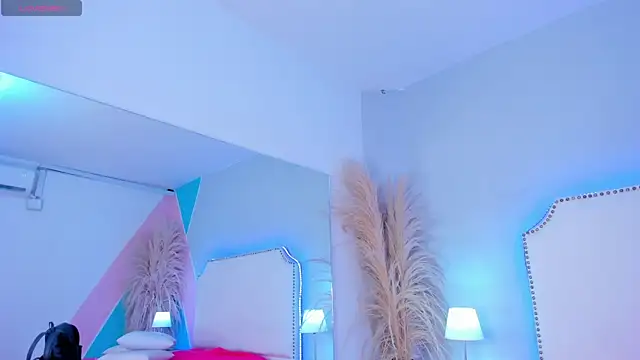 Snapshot of aggy_castel chatting on 03/25/26, 02:01 aggy castel online show from 03/25/26, 02:01