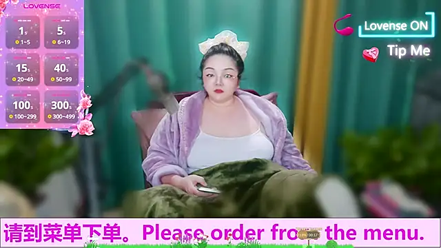 Snapshot of Weiwei5200 chatting on 10/22/25, 10:04 Weiwei5200 online show from 10/22/25, 10:04