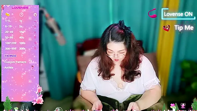 Snapshot of Weiwei5200 chatting on 10/29/25, 11:56 Weiwei5200 online show from 10/29/25, 11:56