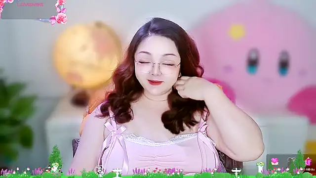 Snapshot of Weiwei5200 chatting on 11/07/25, 02:06 Weiwei5200 online show from 11/07/25, 02:06