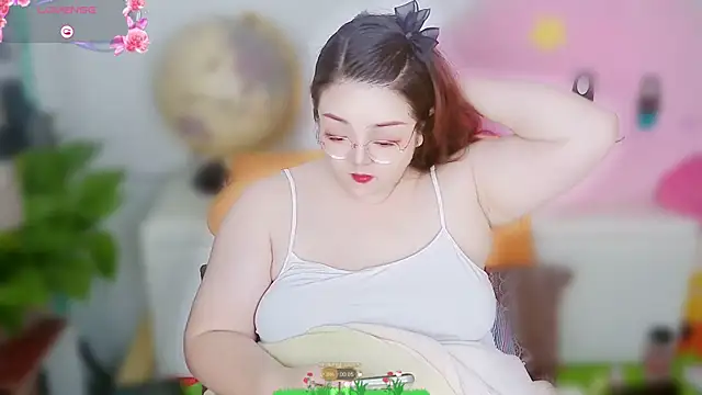 Snapshot of Weiwei5200 chatting on 11/08/25, 02:17 Weiwei5200 online show from 11/08/25, 02:17