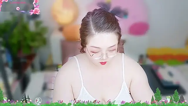 Snapshot of Weiwei5200 chatting on 11/10/25, 02:32 Weiwei5200 online show from 11/10/25, 02:32