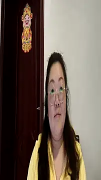 Snapshot of Weiwei5200 chatting on 11/22/25, 11:31 Weiwei5200 online show from 11/22/25, 11:31