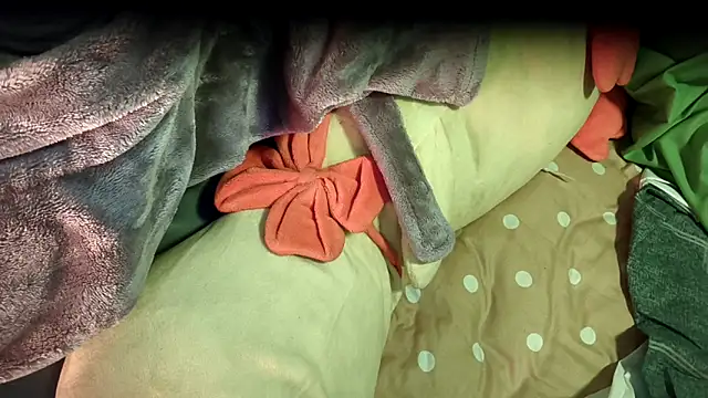 Snapshot of Weiwei5200 chatting on 11/24/25, 01:22 Weiwei5200 online show from 11/24/25, 01:22