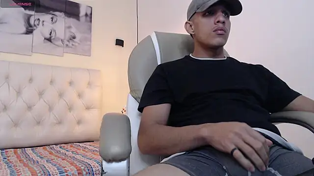 Snapshot of Jheidertwink chatting on 12/19/24, 06:23 Jheidertwink online show from 12/19/24, 06:23