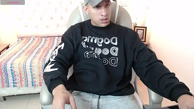 Snapshot of Jheidertwink chatting on 12/20/24, 03:58 Jheidertwink online show from 12/20/24, 03:58