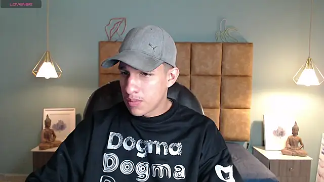 Snapshot of Jheidertwink chatting on 12/23/24, 03:40 Jheidertwink online show from 12/23/24, 03:40