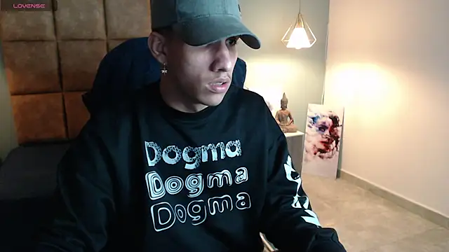 Snapshot of Jheidertwink chatting on 12/23/24, 06:44 Jheidertwink online show from 12/23/24, 06:44