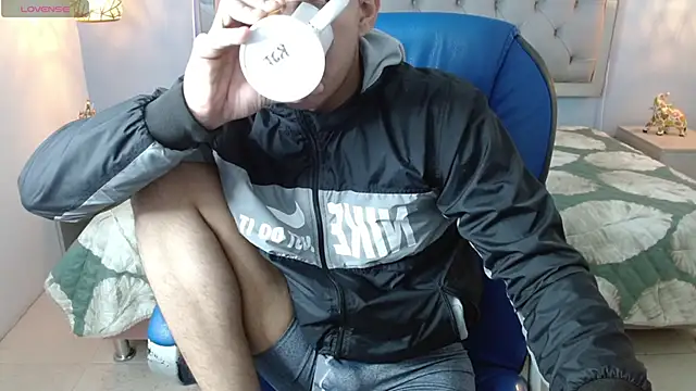 Snapshot of Jheidertwink chatting on 12/27/24, 09:39 Jheidertwink online show from 12/27/24, 09:39