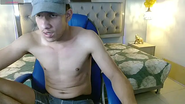 Snapshot of Jheidertwink chatting on 12/28/24, 06:28 Jheidertwink online show from 12/28/24, 06:28