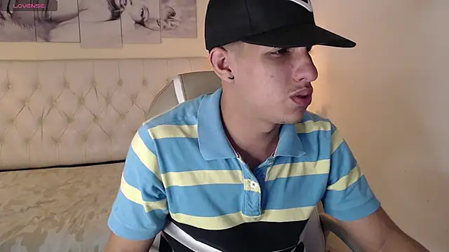 Snapshot of Jheidertwink chatting on 01/13/25, 03:23 Jheidertwink online show from 01/13/25, 03:23