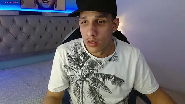 Snapshot of Jheidertwink chatting on 02/15/25, 03:52 Jheidertwink online show from 02/15/25, 03:52