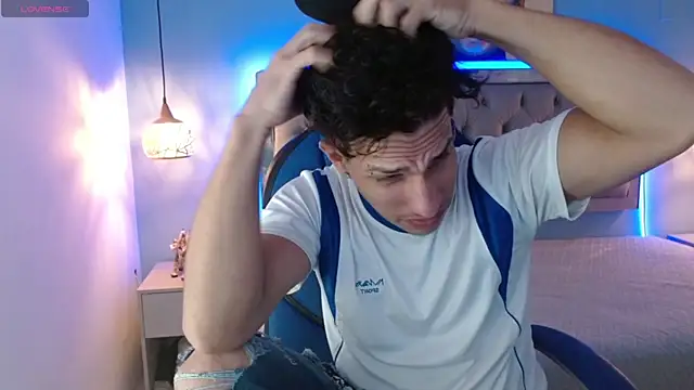 Snapshot of Jheidertwink chatting on 02/15/25, 09:04 Jheidertwink online show from 02/15/25, 09:04